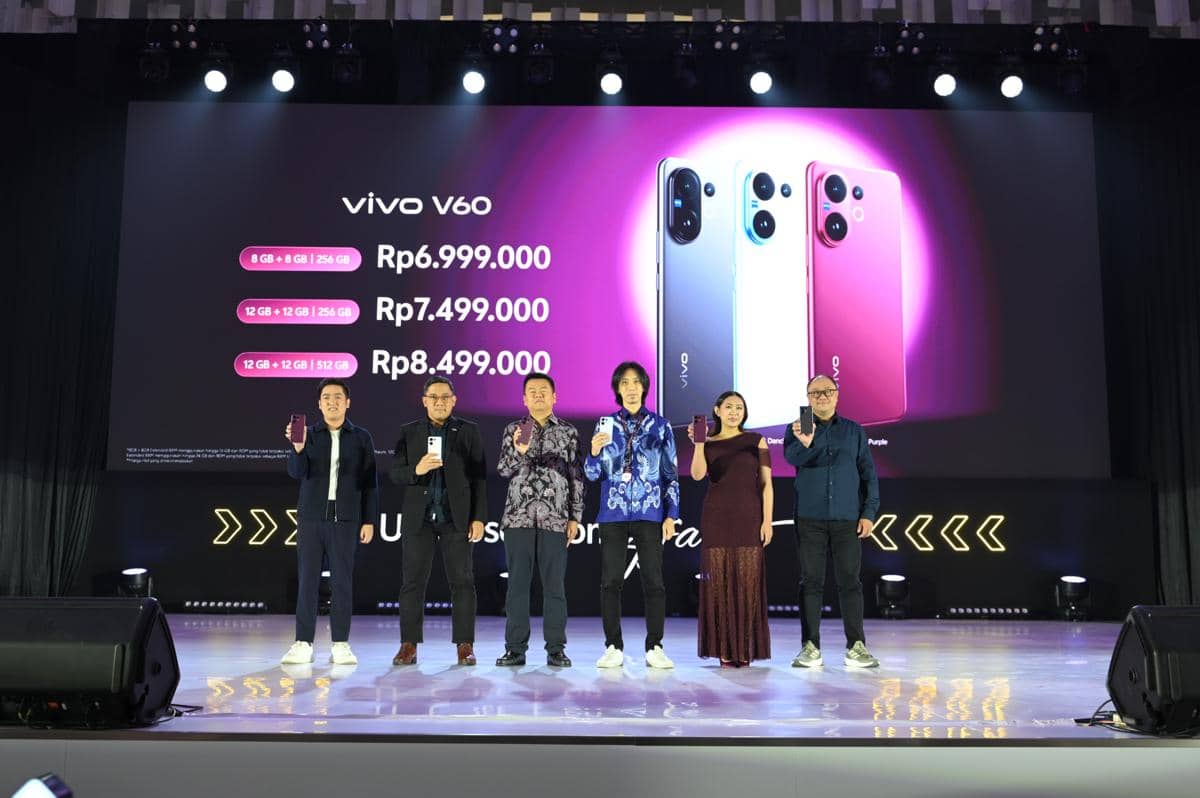 1. Kiri ke Kanan _ Fendy Tanjaya (Product Manager V Series), Denny Galant (Head of Indonesia, Android & Ecosystem Google), Gary Huang (CEO vivo Indonesia), Erafone Representative, Alexa Tiara (PR .jpg