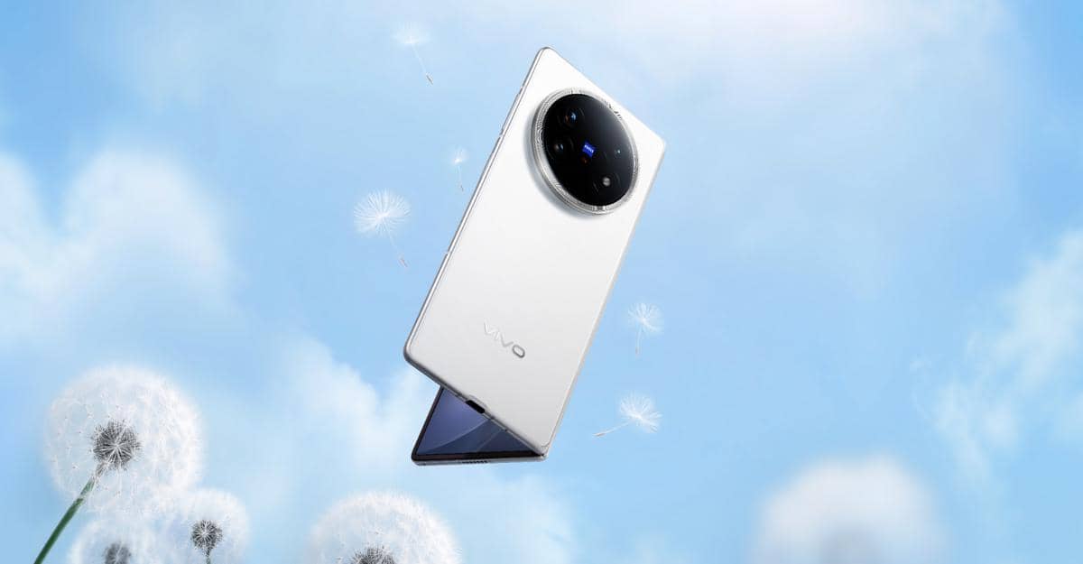 Varian warna Feather White, memiliki ketebalan 9,7mm saat terlipat serta 4.55mm saat terbuka.jpeg