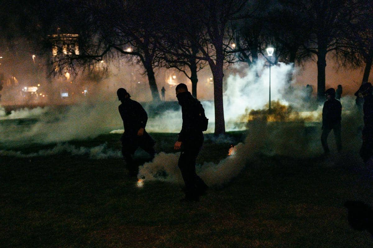 ilustrasi gas air mata