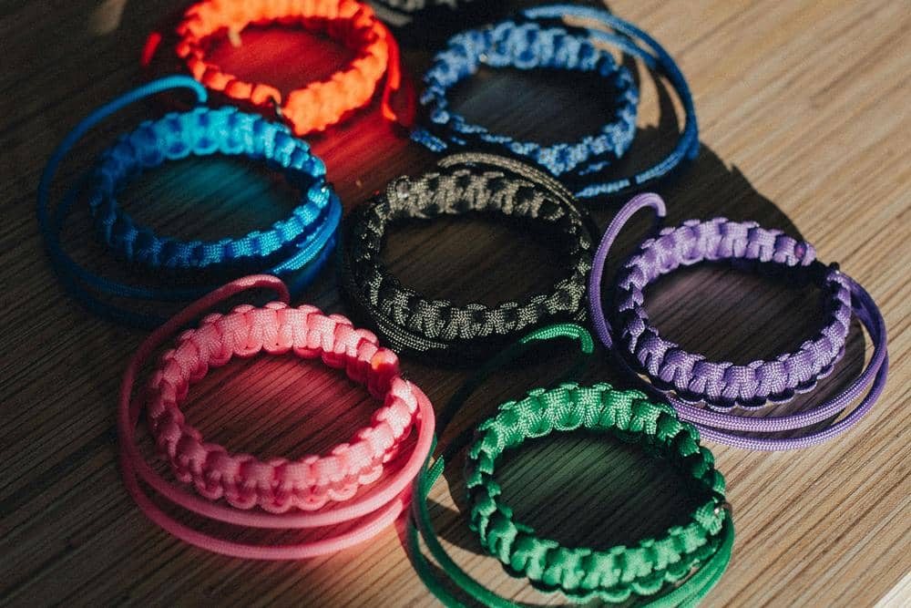 ilustrasi gelang persahabatan (pexels.com/Max Avans)