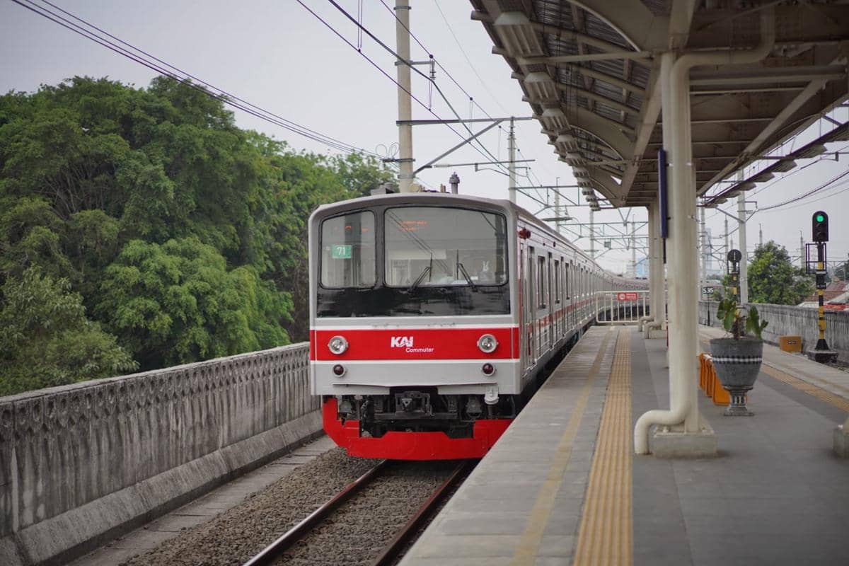 KAI commuter bantah pemecatan petugas