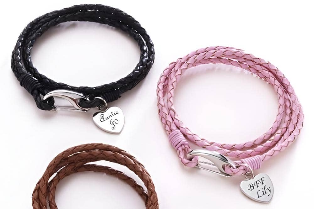 ilustrasi gelang persahabatan dari tali kulit (cotavs.com)