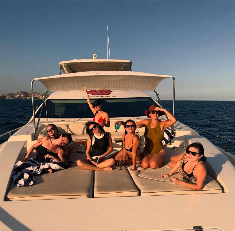 Potret Bridal Shower Selena Gomez