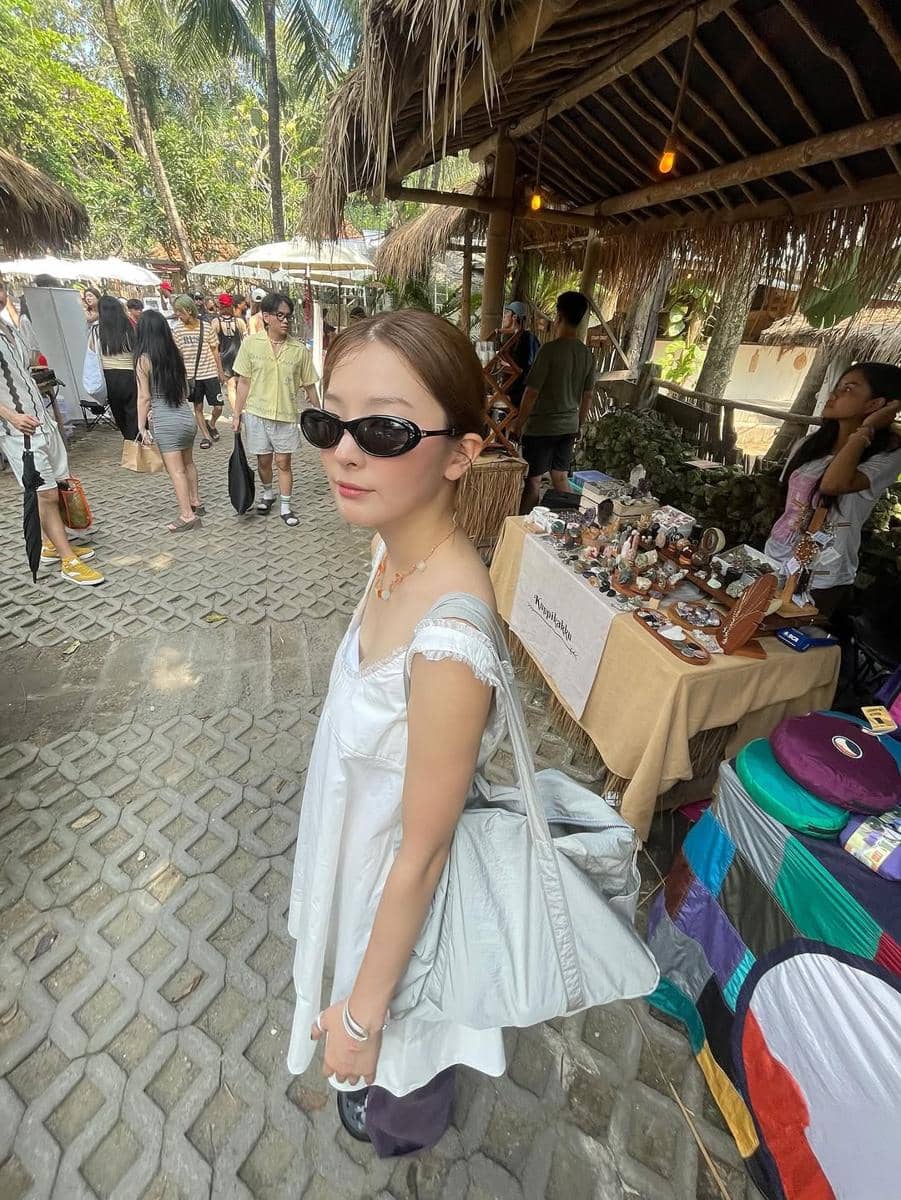 Potret Seulgi Red Velvet liburan di Bali. (instagram.com/hi_sseulgi)