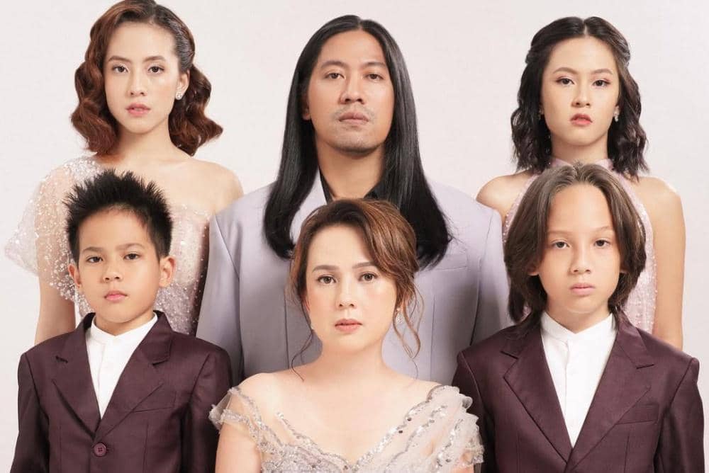 cocoknya kasih judul apa 😂..Family shoot of @zaraadhsty @hasyakyla @mrssaladin Photographer - @.jpg