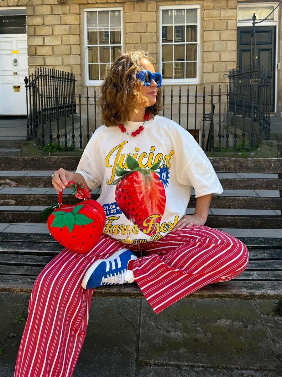 Kaus Print dan Celana Garis.jpg