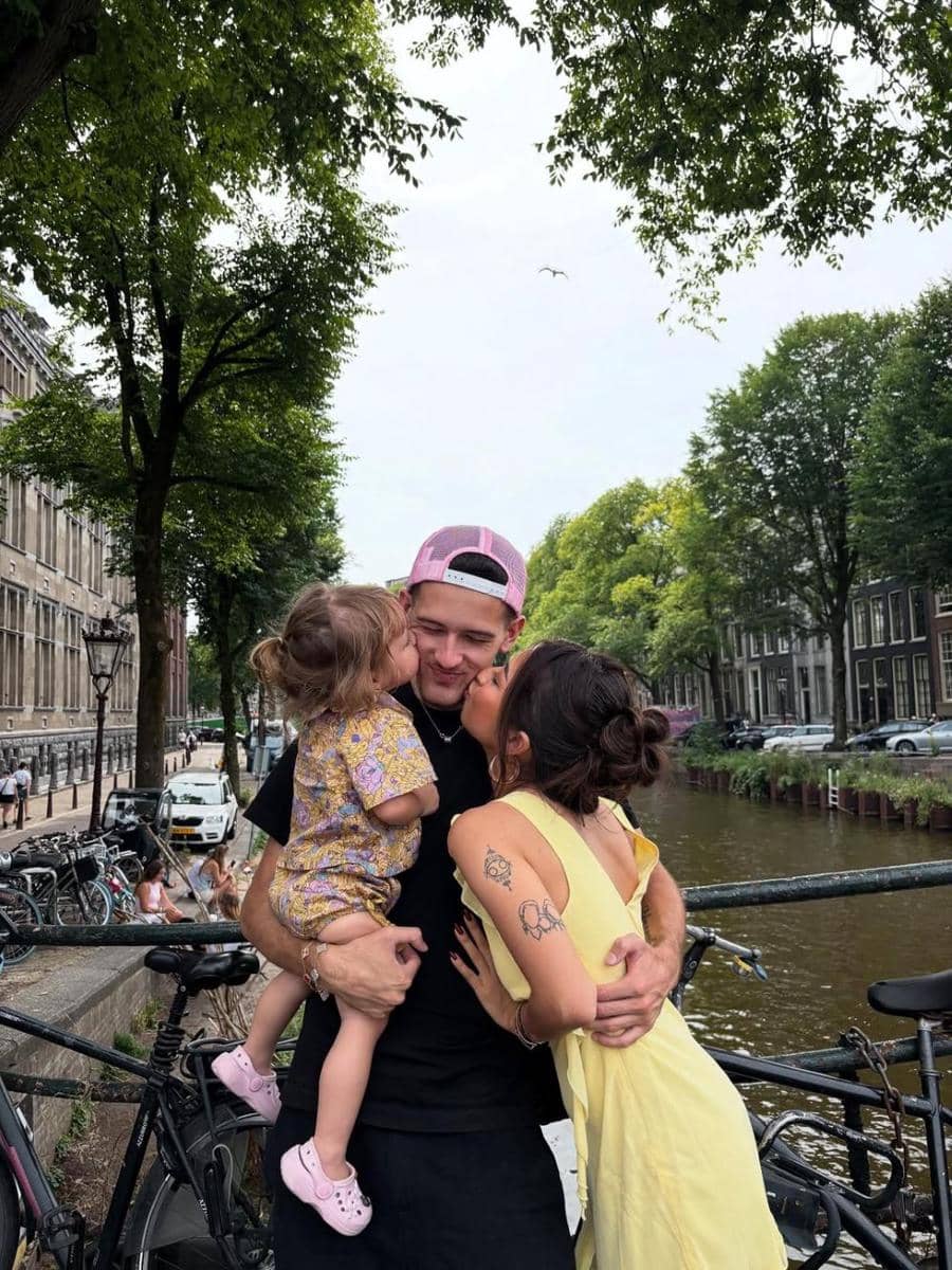 Gaya Pacaran Justin Hubner dan Jennifer Coppen