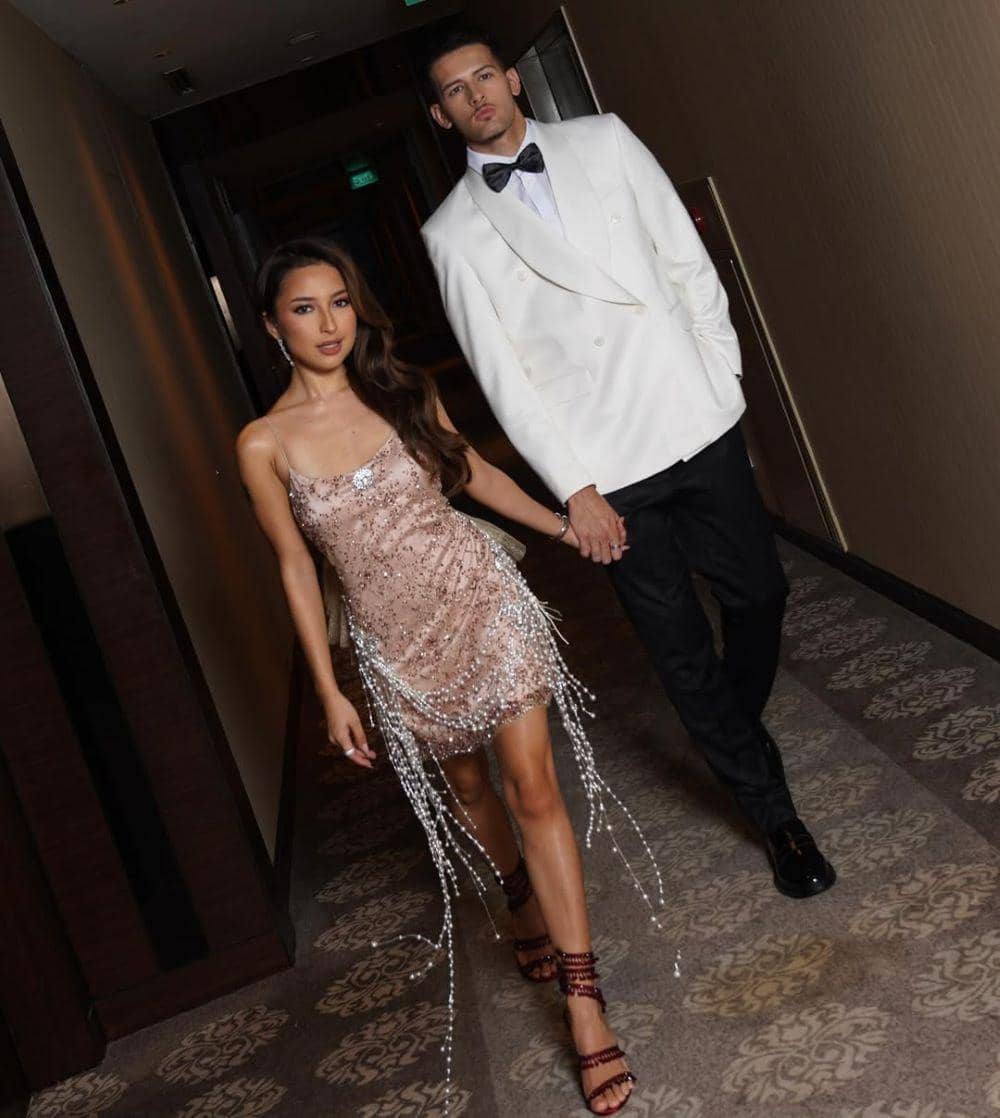 Gaya Pacaran Justin Hubner dan Jennifer Coppen