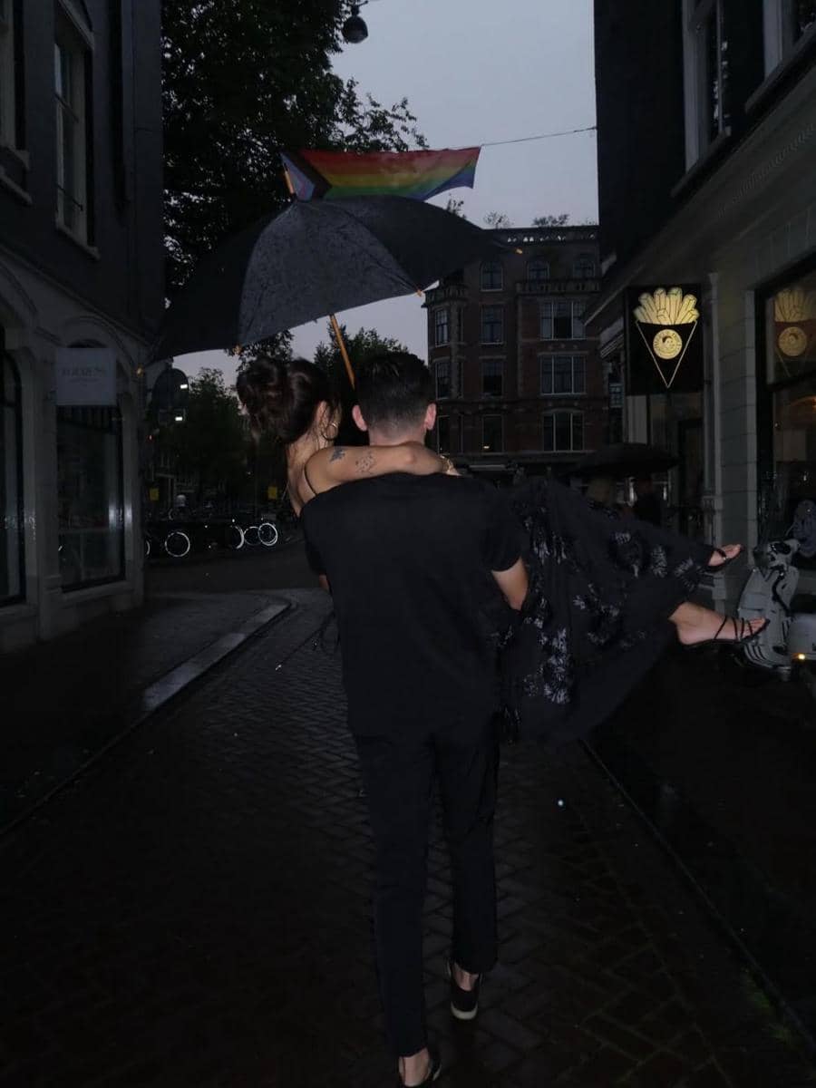 Gaya Pacaran Justin Hubner dan Jennifer Coppen