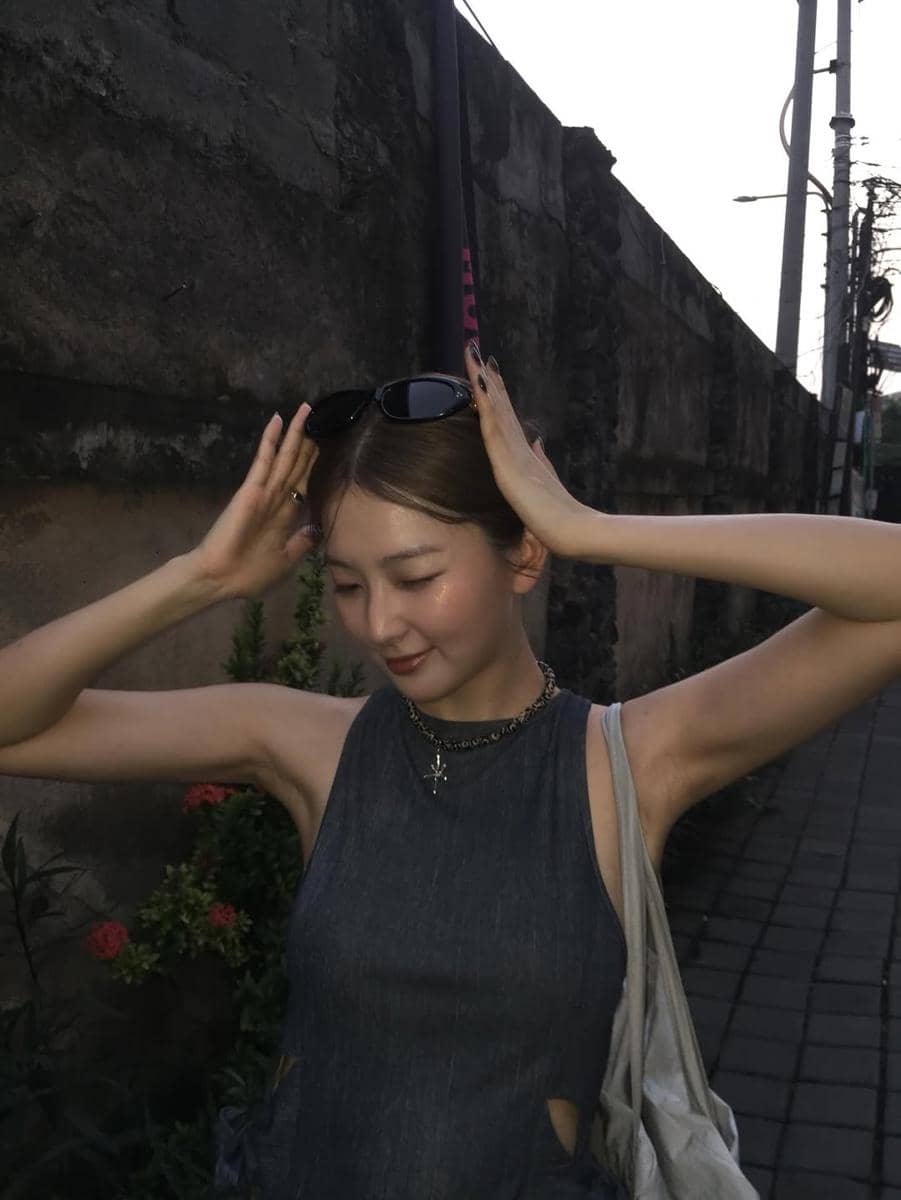 Potret Seulgi Red Velvet liburan di Bali. (instagram.com/hi_sseulgi)