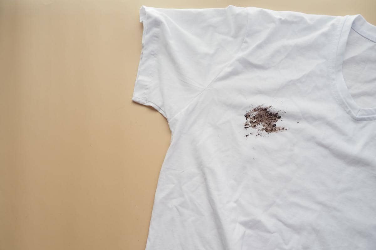 Ilustrasi noda pada baju putih