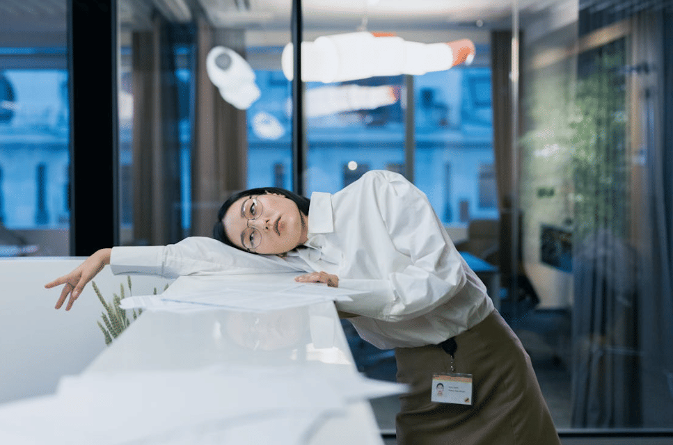 ilustrasi malas kerja (pexels.com/cottonbro studio)