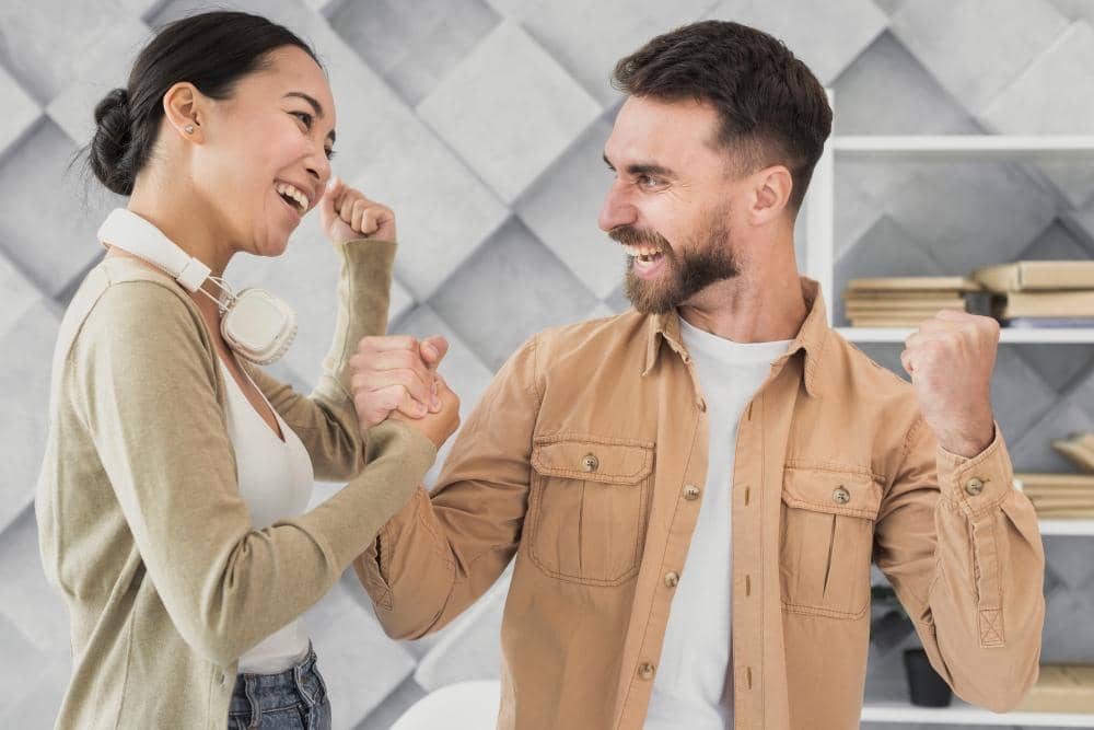 ilustrasi pasangan suportif (freepik.com/freepik)