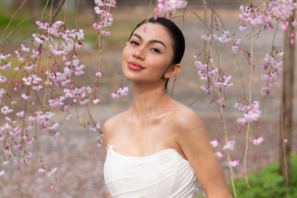 Suatu hari pukul delapan pagi. Melihat bunga sakura untuk pertama kalinya- bertepatan dengan fas.jpg