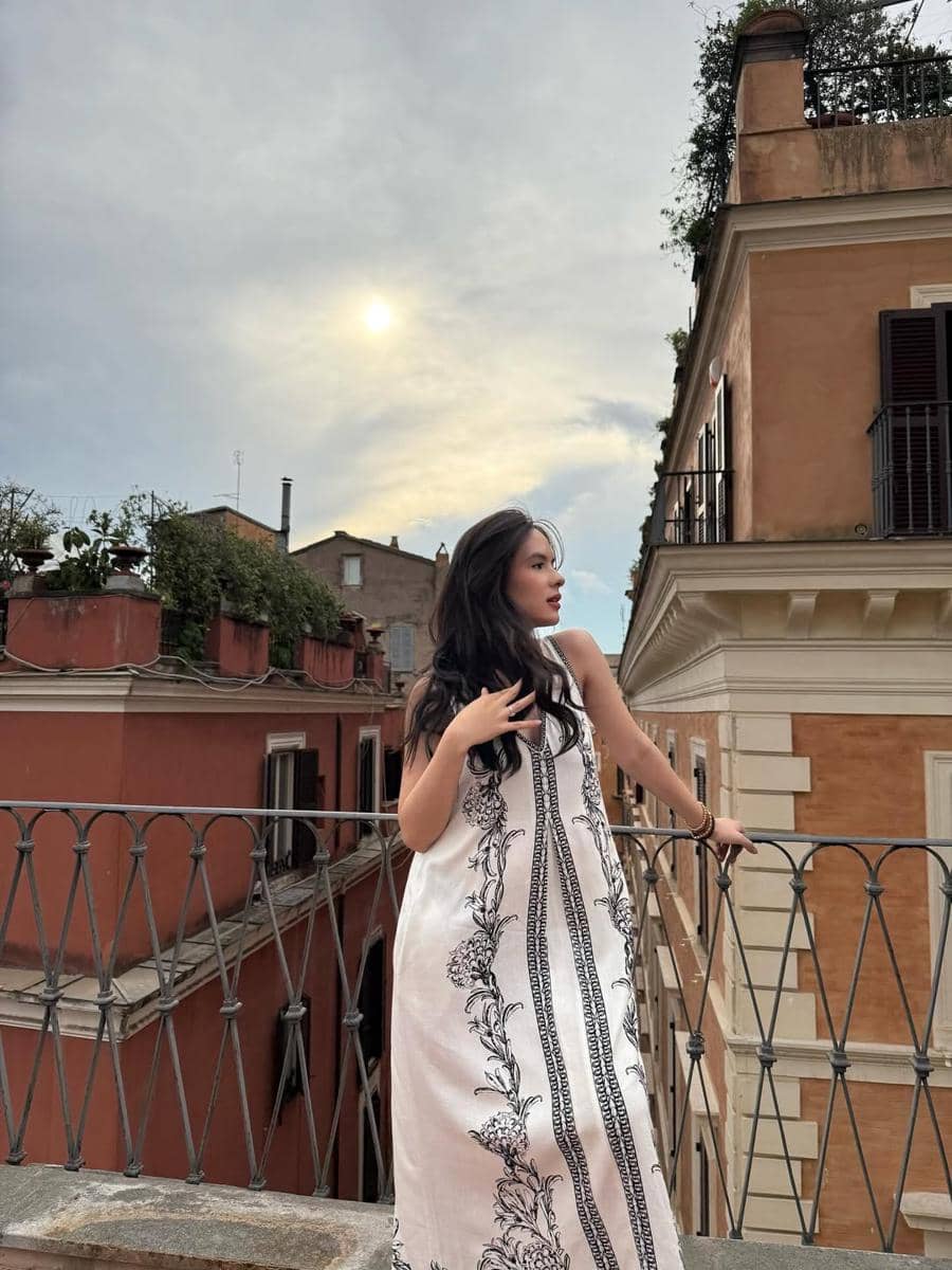 gaya Steffi Zamora saat liburan ke Italia