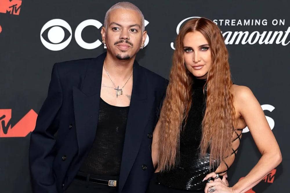 Evan-Ross-and-Ashlee-Simpson-vmas-arrivals-090725-0500cd7daf554cb59ee7f01d6e7cad52.jpg