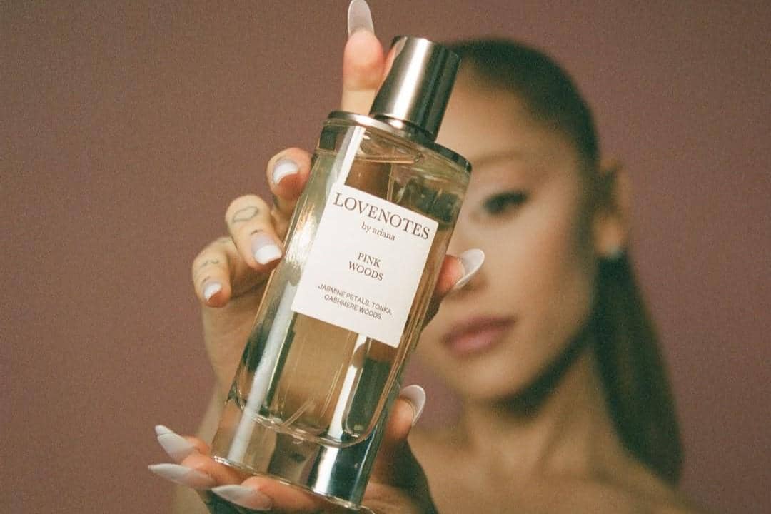 Potret Produk Parfum Ariana Grande