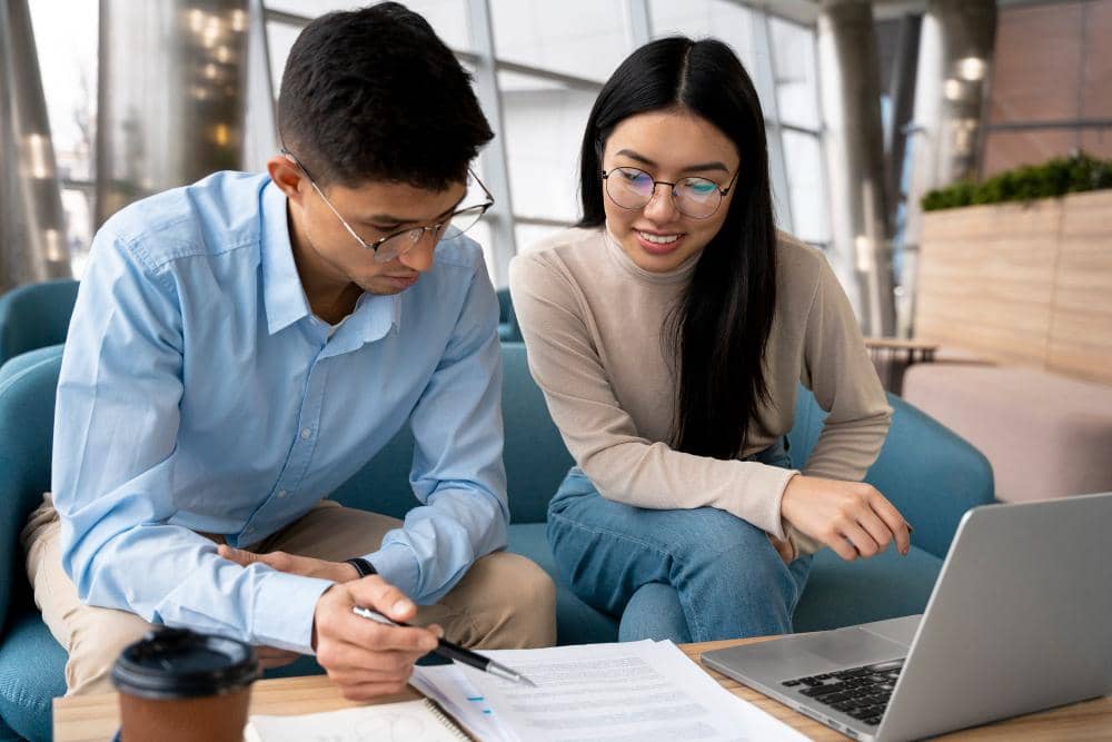 ilustrasi teman sekantor (freepik.com/freepik)