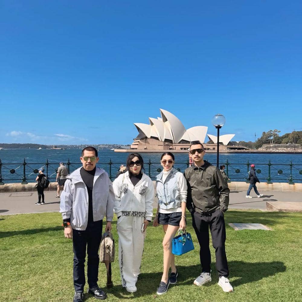 Gaya Pacaran Angel Karamoy dan Gusti Ega