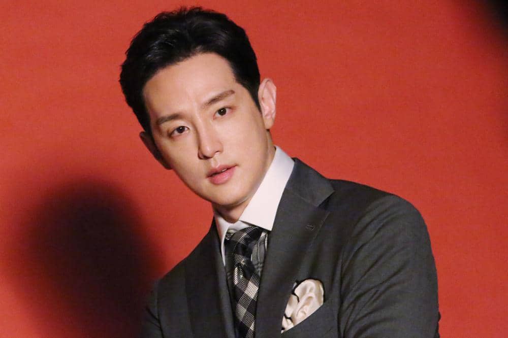 -영화 챔피언 개봉 D-day 기념 씨네21 커버 촬영 미공개 비하인드컷 오픈! 💪2탄우리, 오늘부터 극장에서 만나요 ❤️(✔️3탄도 있답니다 소근소근 😏)-#권율 #K.jpg