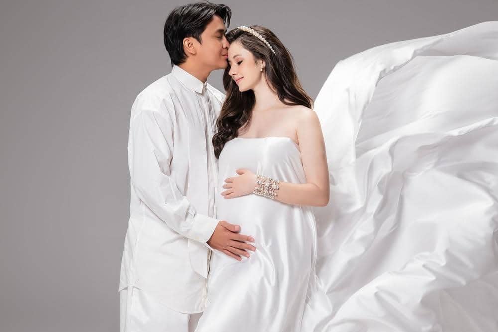 Our little family ❤️ Photo- @riomotretofficial @riomotret Stylist- @carendelano Dress- @jessiegu.jpg