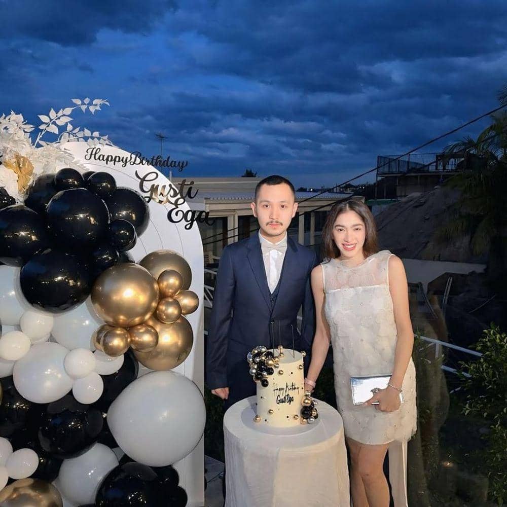 Gaya Pacaran Angel Karamoy dan Gusti Ega