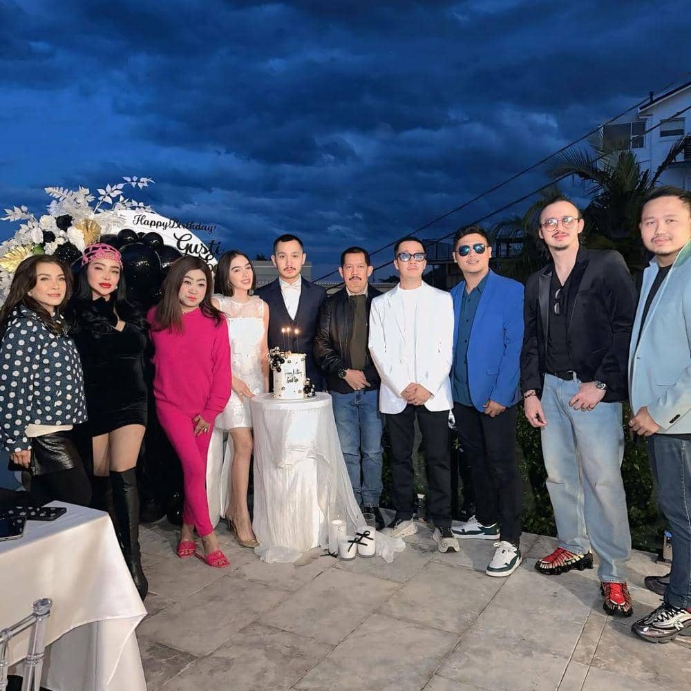 Gaya Pacaran Angel Karamoy dan Gusti Ega