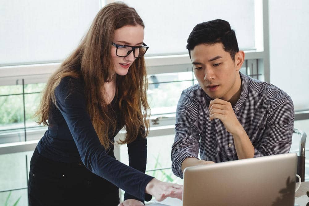 ilustrasi teman sekantor (freepik.com/wavebreakmedia_micro)