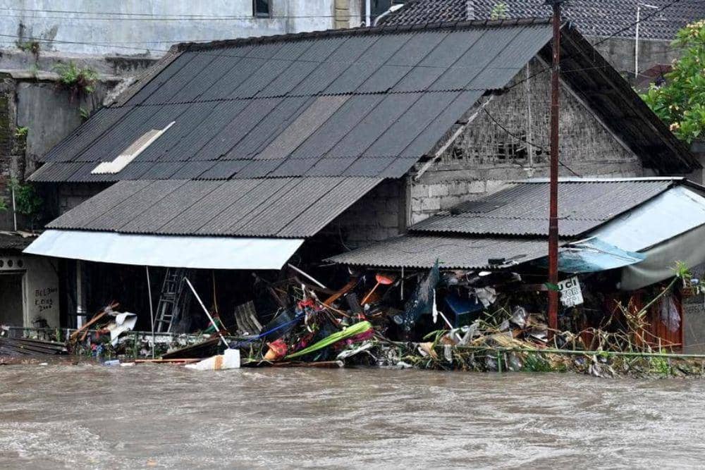 Sebuah rumah terendam banjir setelah hujan deras mengguyur Denpasar, Bali, Rabu (10/9/2025). (AFP/Sonny Tumbelaka via news.com.au)