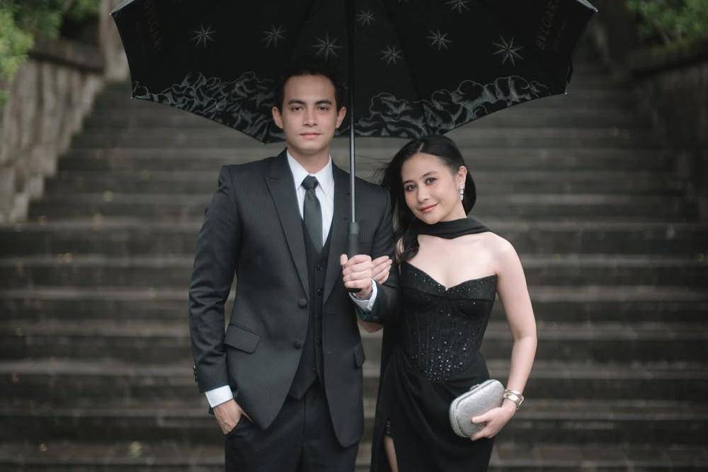 Untuk AngShen 🤵🏻‍♂️👰🏻‍♀️Menyaksikan kisah mereka dari awal pdkt. Waktu itu aku tau mereka de.jpg