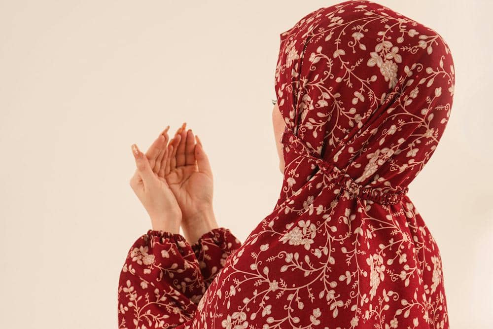ilustrasi berdoa (pexels.com/The Hijab Company)