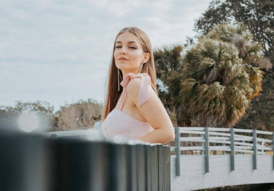 ilustrasi percaya diri memakai dress