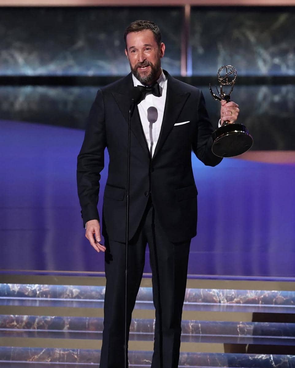 Noah Wyle meraih piala Emmy Awards pertamanya untuk kategori Lead Actor in Drama Series. (instagram.com/vanityfair)