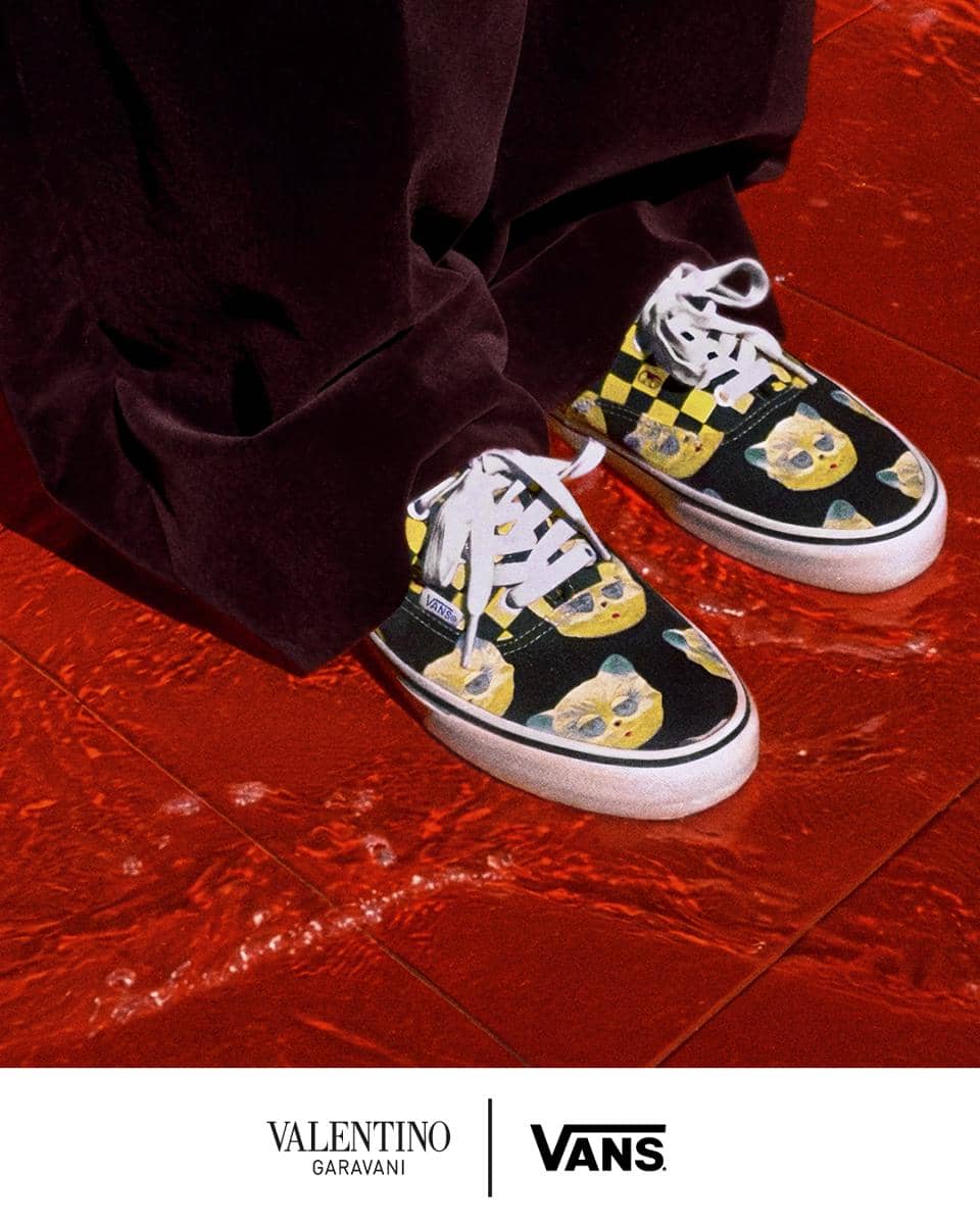 Valentino_FW25_Vans_Logo_4x5_08.jpg