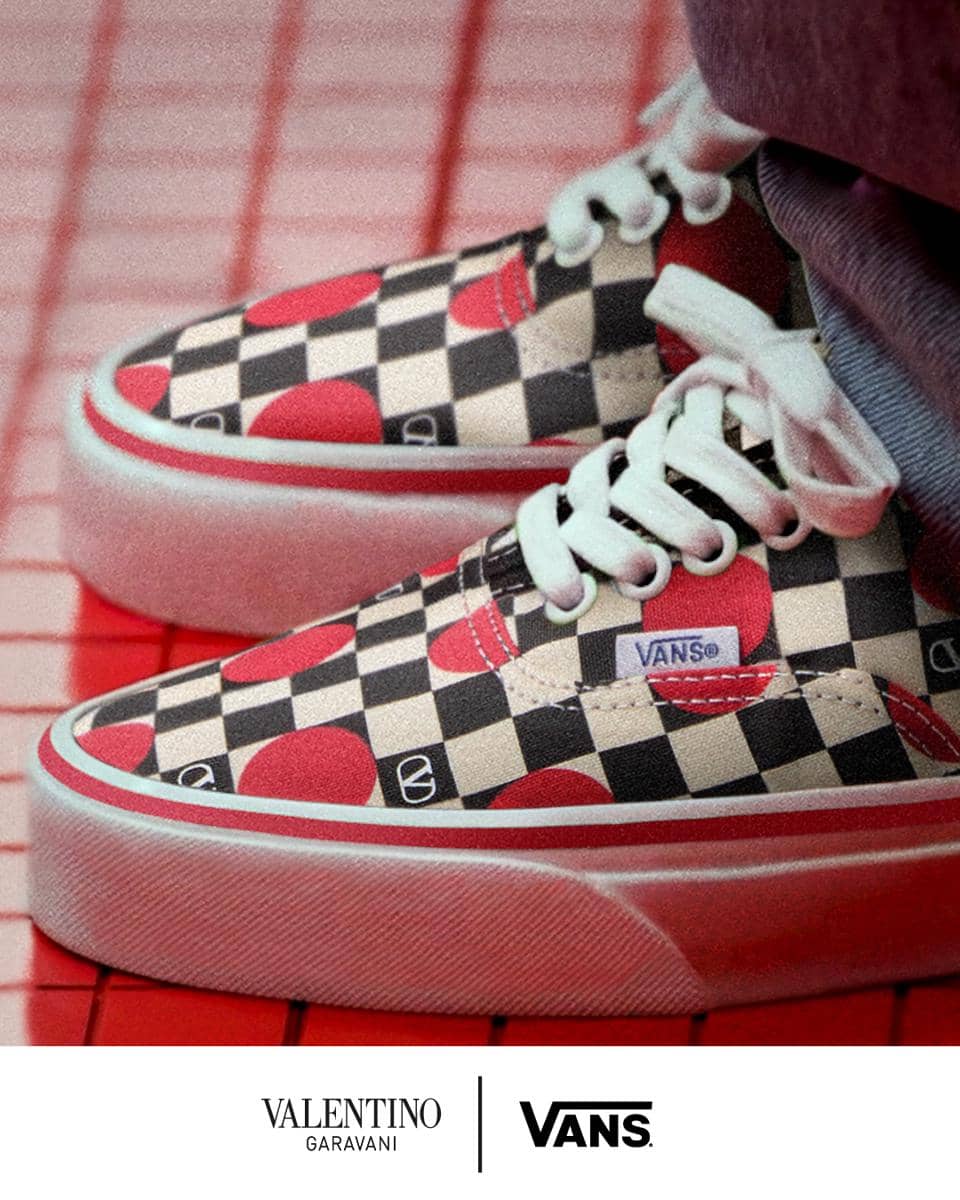 Valentino_FW25_Vans_Logo_4x5_09.jpg