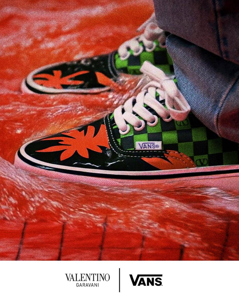 Valentino_FW25_Vans_Logo_4x5_01.jpg