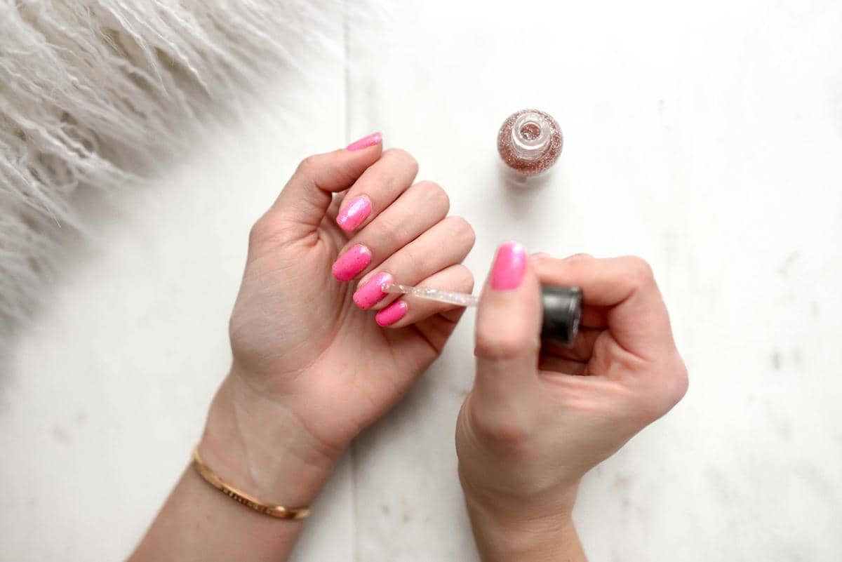 Apa yang Terjadi pada Kuku Jika Terlalu Sering Menggunakan Nail Polish?