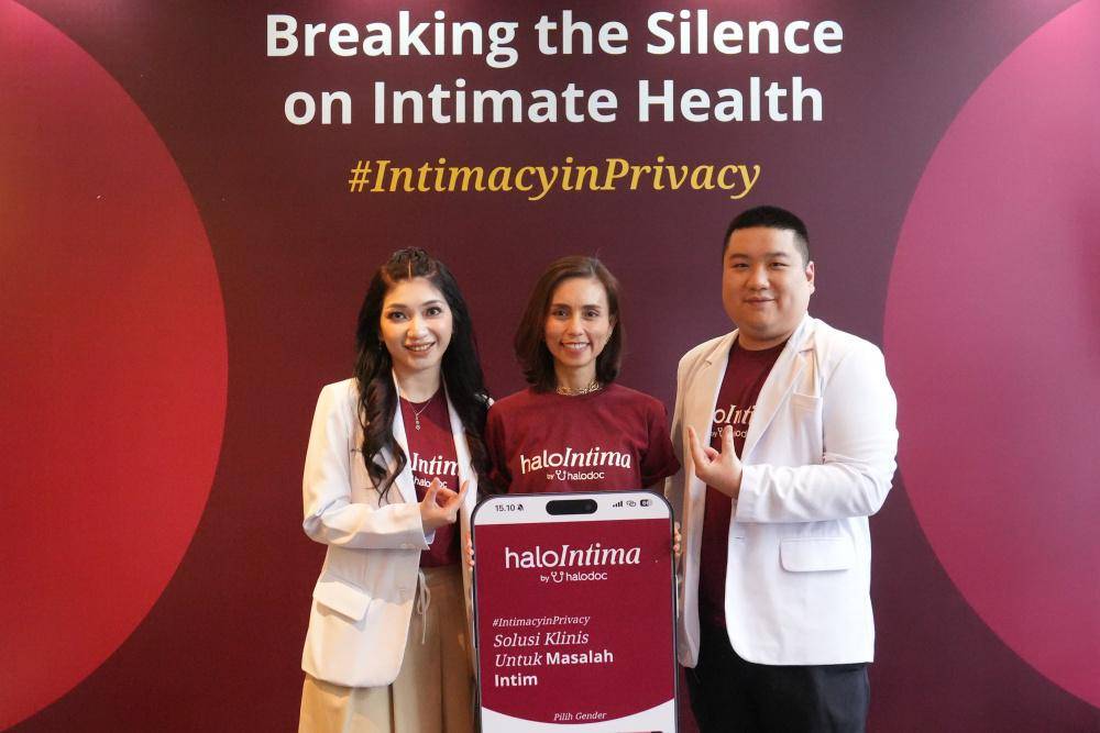 dr Gracia Marryane, Fibriyani Elastria, dr Christopher Sunnu dalam acara HealthTalk HaloIntima IntimacyinPrivacy Breaking the Silance on Intimate Health.jpg