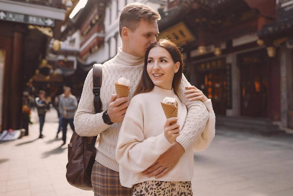 ilustrasi pasangan romantis (freepik.com/prostooleh)