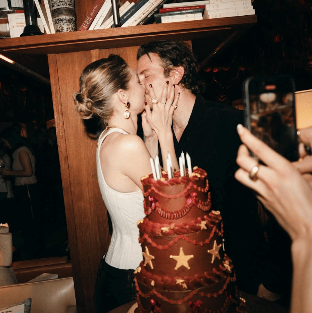 Gaya Pacaran Gigi Hadid dan Bradley Cooper 