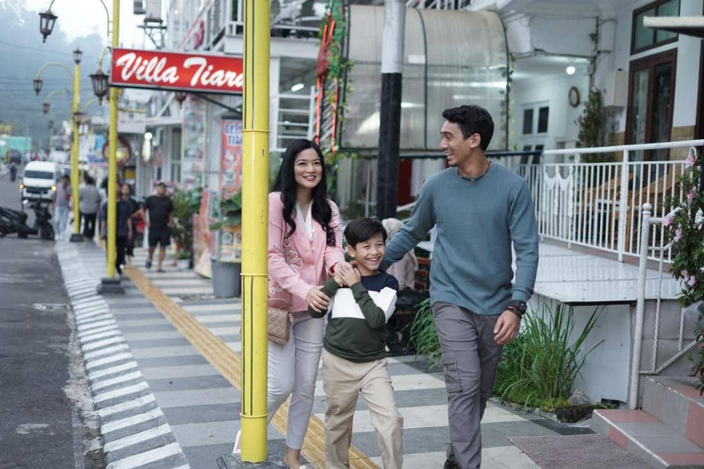 STILL PHOTO AMDUS 2-5.JPG