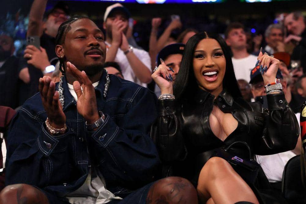Cardi B Hamil Anak Keempat dengan Stefon Diggs