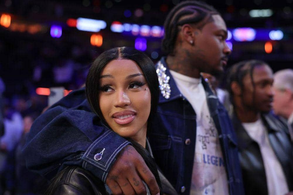 Cardi B Hamil Anak Keempat dengan Stefon Diggs