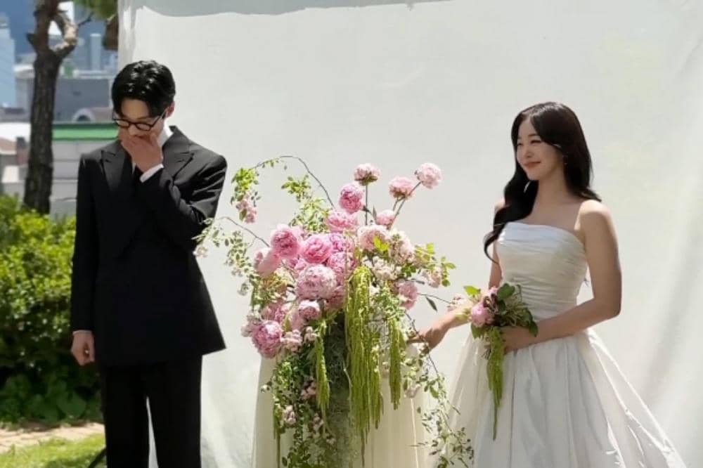 yoon-sun-woo-kim-ga-euns-wedding-photoshoot-revealeda-9399002.jpg