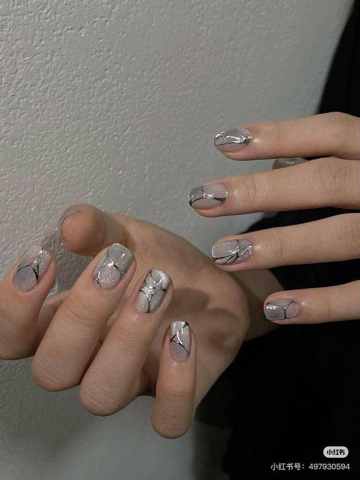 inspirasi nail art nuansa silver