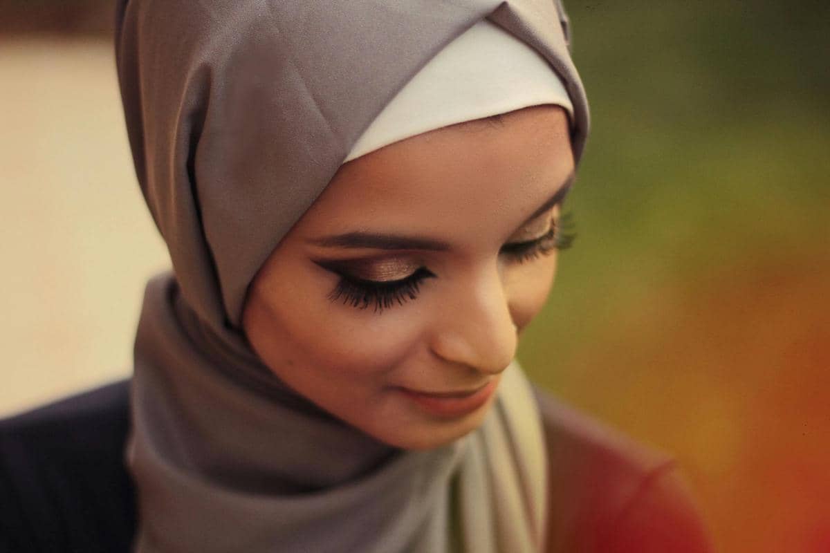 ilustrasi memakai hijab cornskin