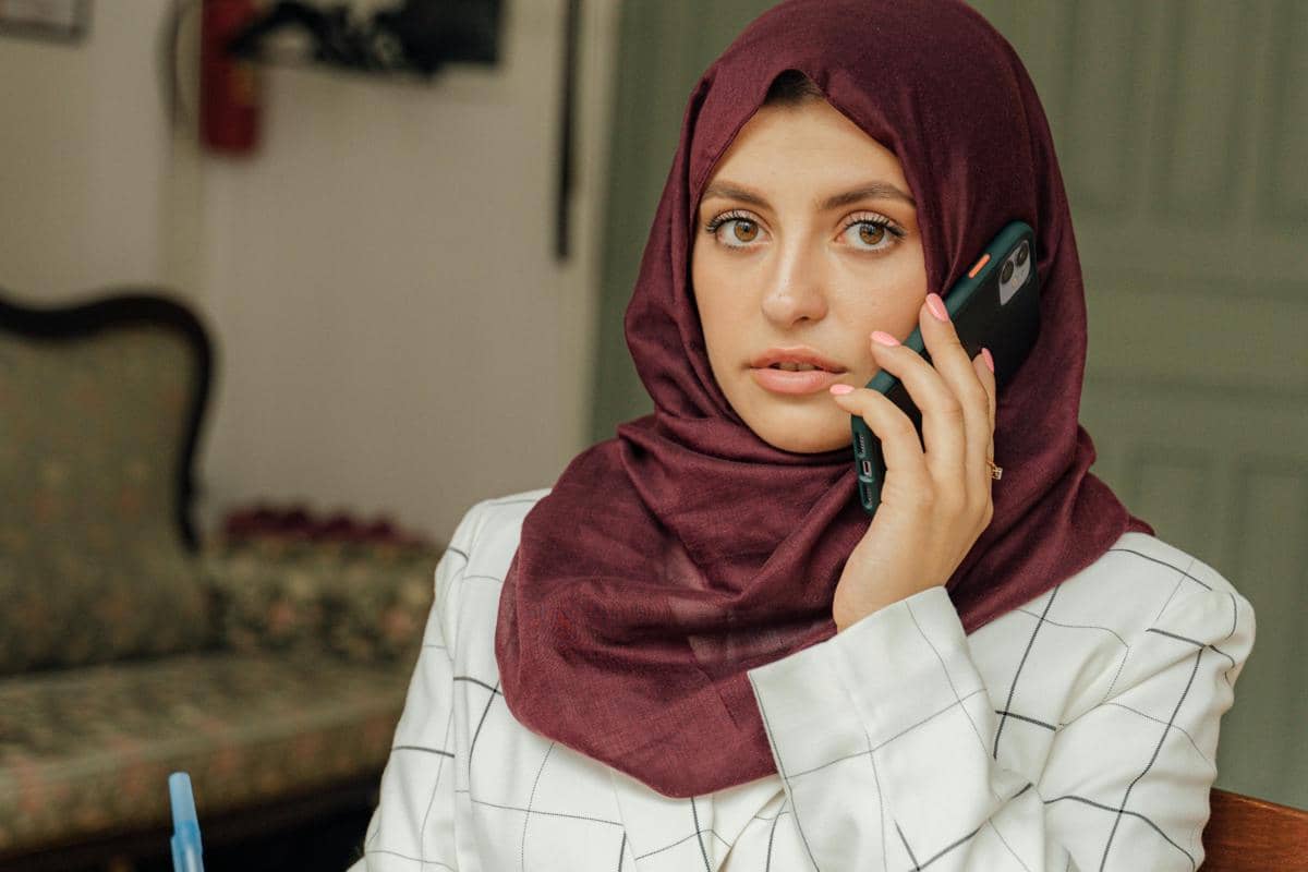 ilustrasi hijab untuk kulit sawo matang