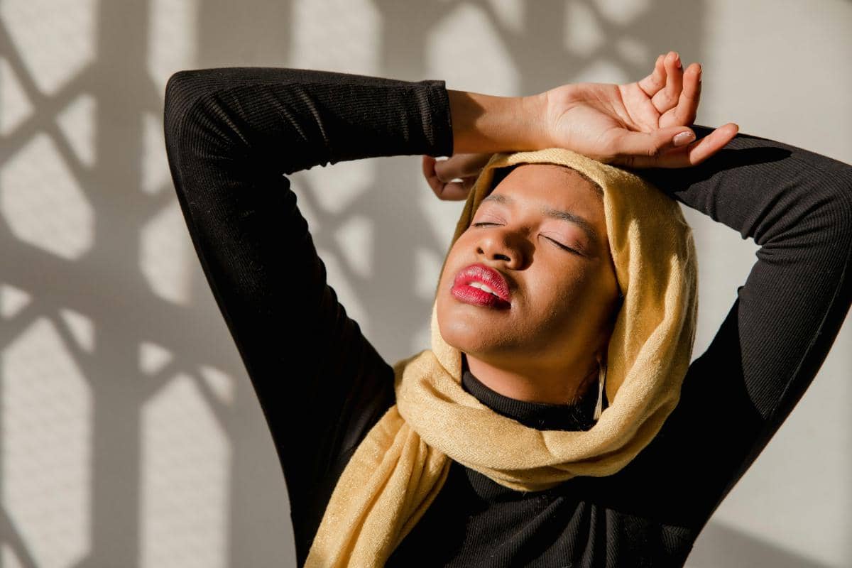 ilustrasi hijab untuk kulit gelap