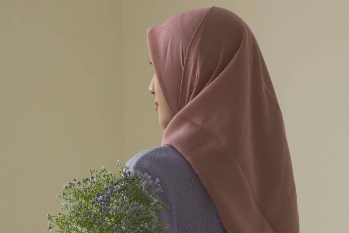 ilustrasi jilbab segi empat voal