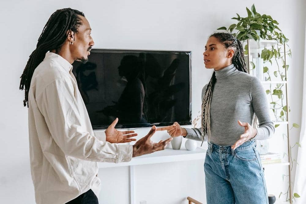 ilustrasi pasangan berkonflik (pexels.com/Alex Green)